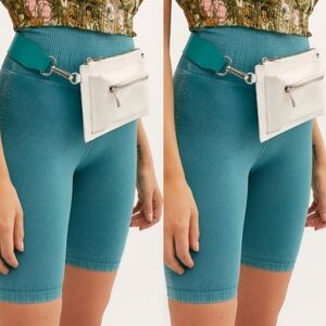 Free People Belt Bag 💚🤍